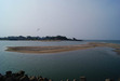 111011 形の変わった日野川河口の砂地.jpg