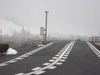 120201 日野川河口の道路と王子製紙.jpg