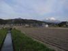 120329 農業用水路と大山.jpg