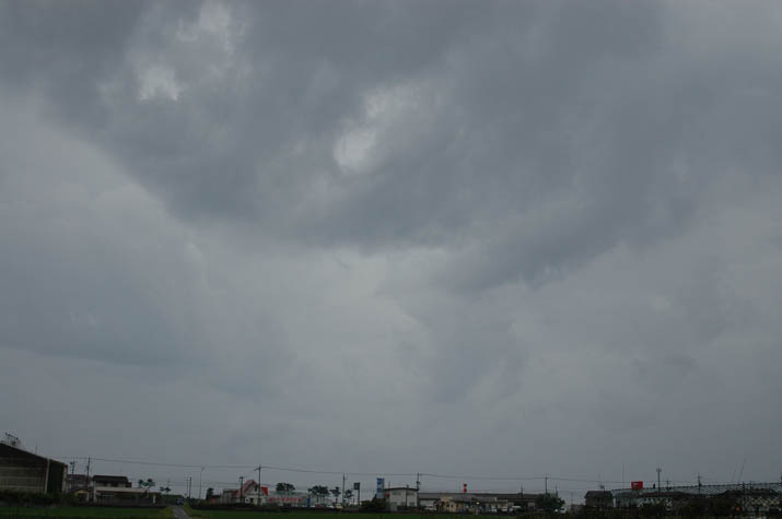 090630 渦巻く雨雲.jpg