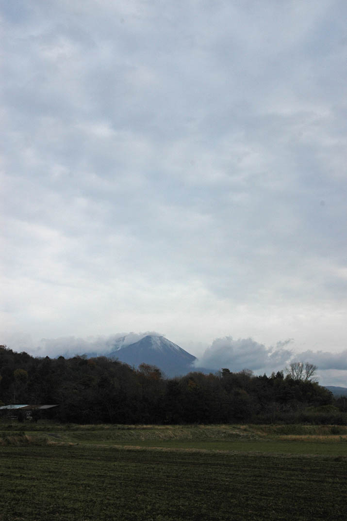 091213 モクモク雲と大山.jpg