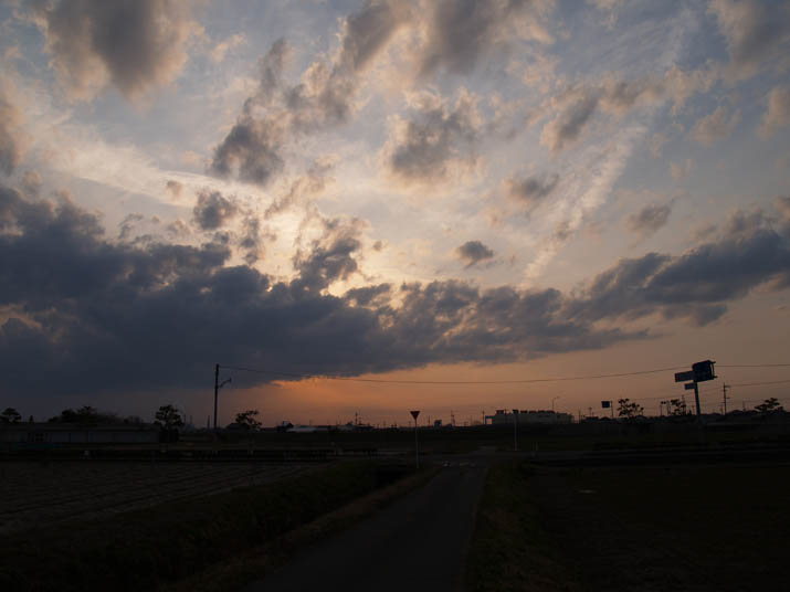 110223 ナフコと日没前の空.jpg